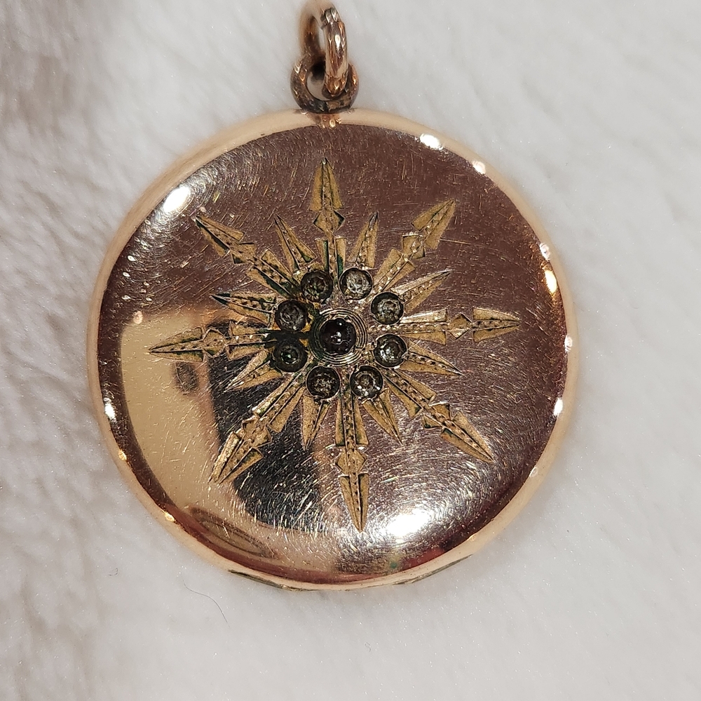 SKM Co. Golden Tone Vintage Locket/Pendant